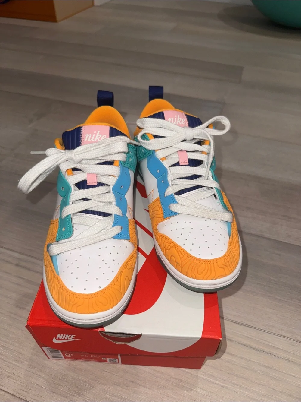 Nike: Like New — Serena Williams Low-Top Sneaker White/Orange/Blue/Teal Size 8.5